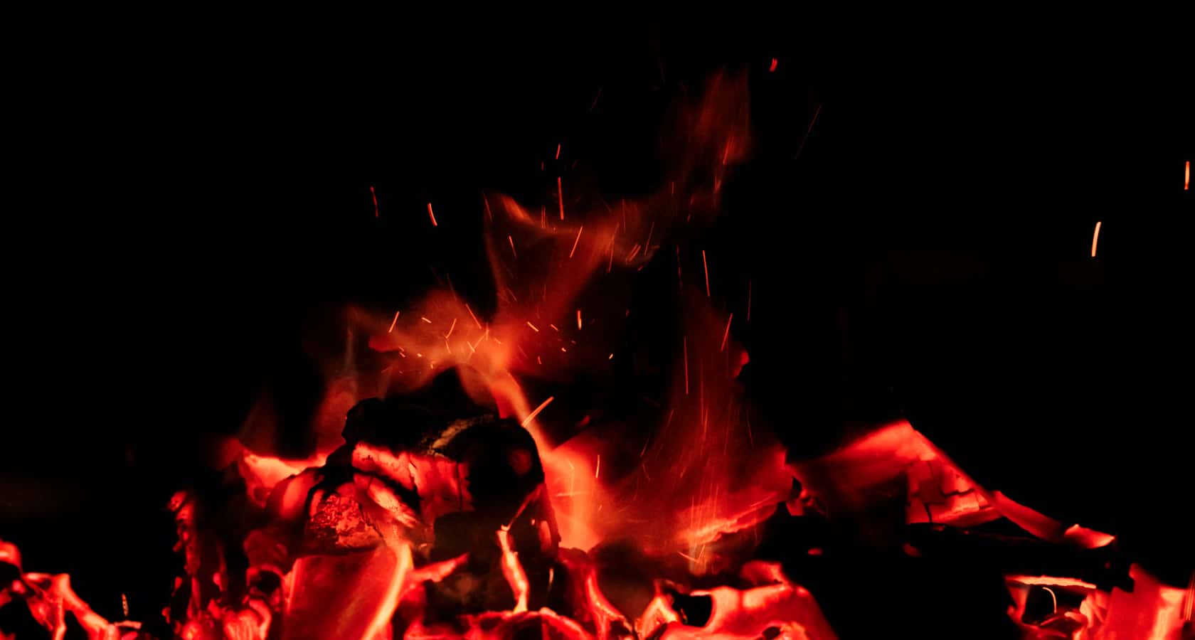 Glowing coals and sparks in the dark: the Line Brew Reserve brand image